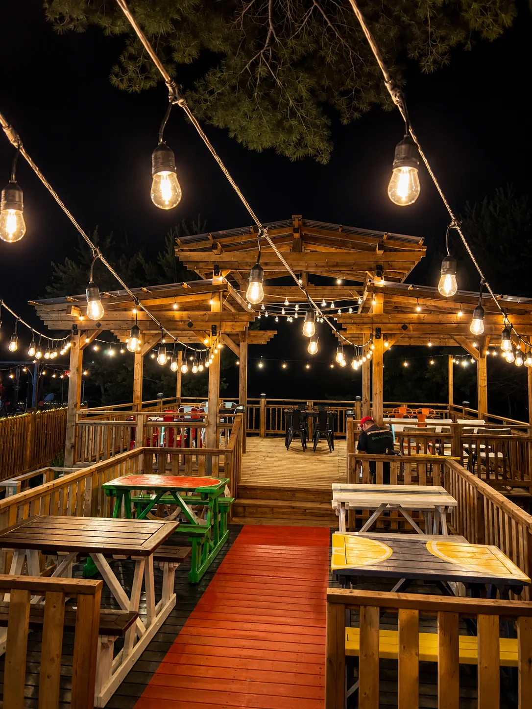 Seoa's Chicken outdoor patio at night